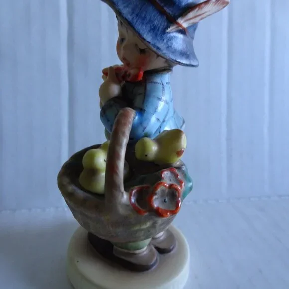 Hummel Goebel figurine - "Easter Greetings" #378 - Boy with Basket of Chicks - Picture 3 of 7